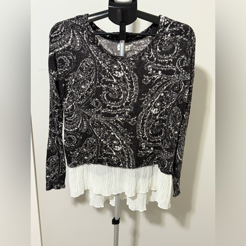 Abercrombie & Fitch Black and White Paisley Stretch Blouse Size Medium